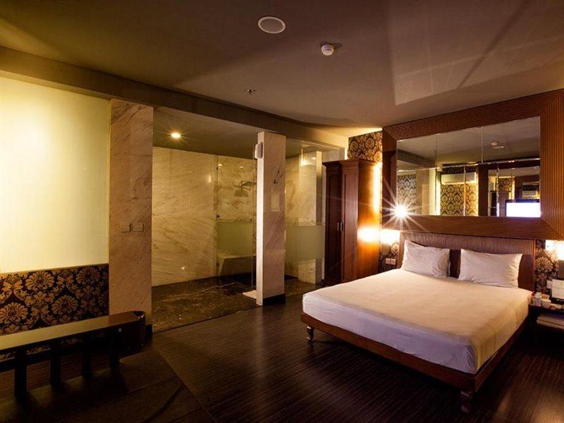 108 Hotel By Him Джакарта Экстерьер фото